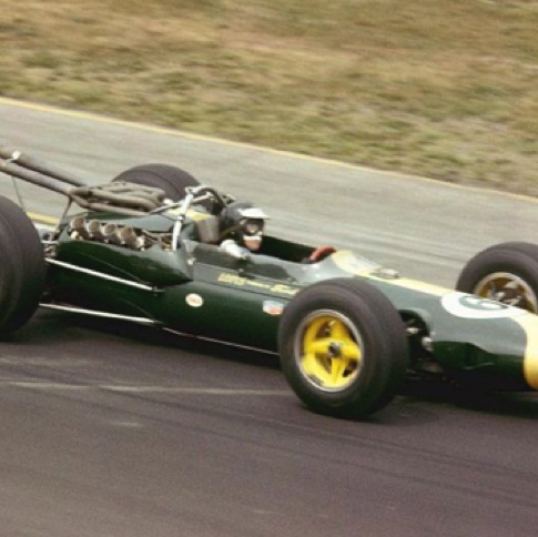 Sur l'anneau : les pneus Dunlop vibrent beaucoup...
Contribution Courta63 du Forum Autodiva